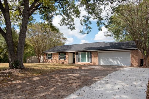 2706 Westwood Main Dr, Bryan, TX, 77807-2611 | Card Image