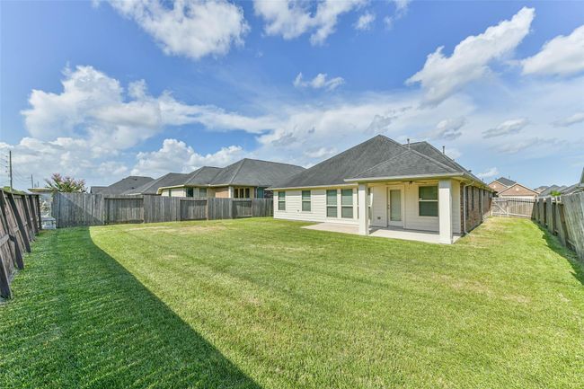 spactious backyard - HOA has replaced back fencing | Image 39