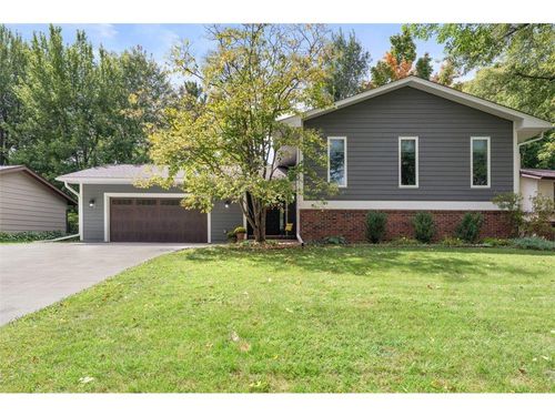 520 River Hills Dr, River Falls, WI, 54022-2938 | Card Image