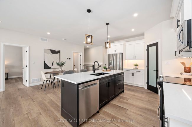 6 - 32 Postma Cres, House attached with 2 bedrooms, 2 bathrooms and 2 parking in Ailsa Craig ON | Image 12