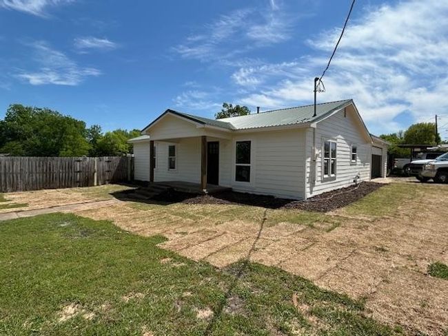 317 W Elm St, House other with 3 bedrooms, 2 bathrooms and null parking in Whitewright TX | Image 26