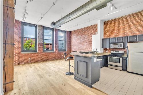 apt-211-200 Main St, Kansas City, MO, 64105-1281 | Card Image