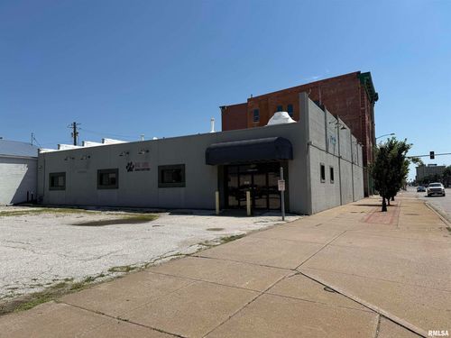724 W 2nd St, Davenport, IA, 52802-1410 | Card Image