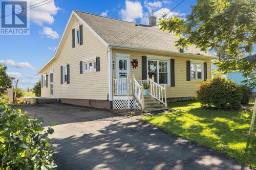 240 Carleton Street, House with 2 bedrooms, 1 bathrooms and null parking in Borden Carleton PE | Card Image