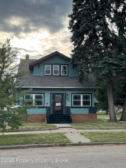 930 N 6th St, Bismarck, ND, 58501-3921 | Card Image