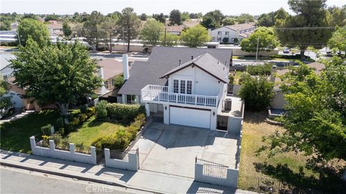 44520 Fenhold St, Lancaster, CA, 93535-3421 | Card Image