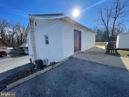 a-210 N Centre Ave, LEESPORT, PA, 19533-8688 | Card Image