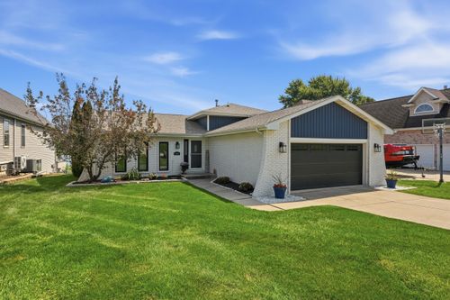 1068 Shoreline Rd, Crown Point, IN, 46307 | Card Image