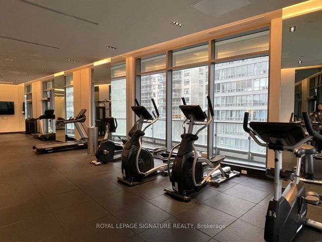 3909 - 2221 Yonge St, Condo with 2 bedrooms, 2 bathrooms and 1 parking in Toronto ON | Image 11