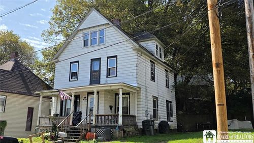 11 Phillips St, Jamestown, NY, 14701-3251 | Card Image