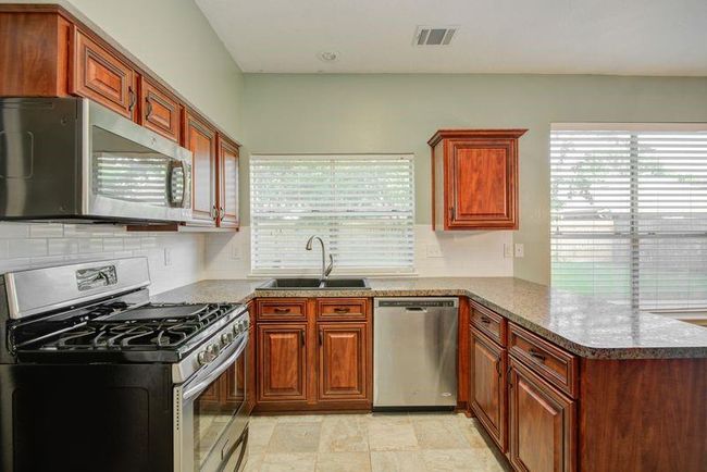 2917 Veva Dr, House other with 4 bedrooms, 3 bathrooms and 2 parking in Pearland TX | Image 16