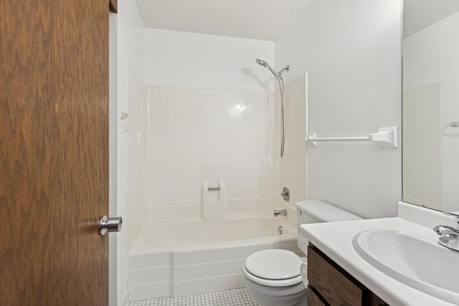 Private primary bathroom | Image 11