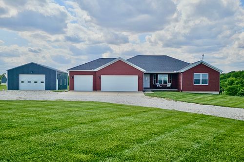 10901 Lake Rd, Dewitt, IL, 61735-9475 | Card Image