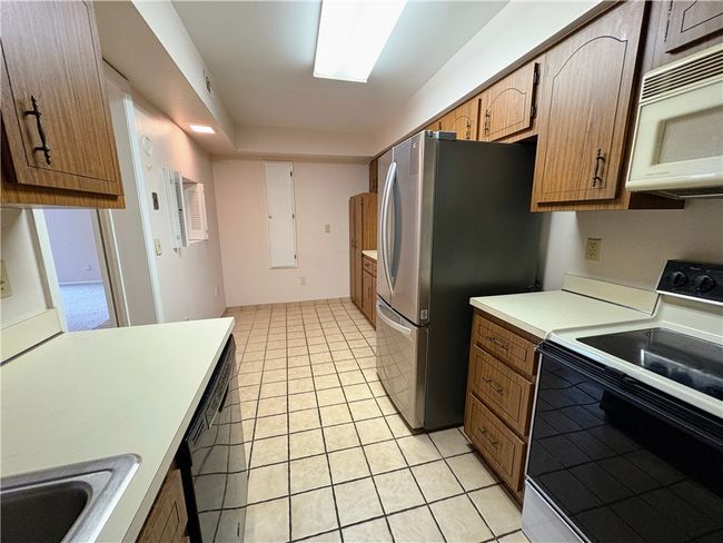 Eat in kitchen | Image 11