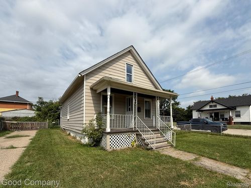 30 Beyne St, Mount Clemens, MI, 48043-2316 | Card Image