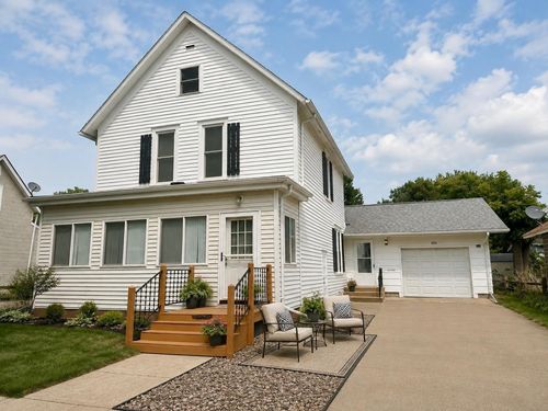 302 W Marshall Street, Marshall, MN, 56258 | Card Image
