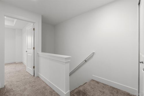 2845 Summers Pl, Troy, MI, 48084-2203 | Card Image