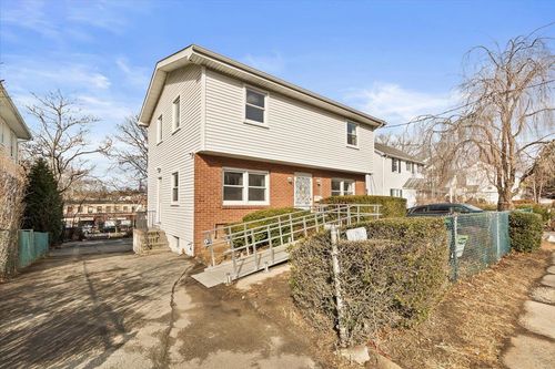 313 Sixth Ave, Pelham, NY, 10803-1201 | Card Image