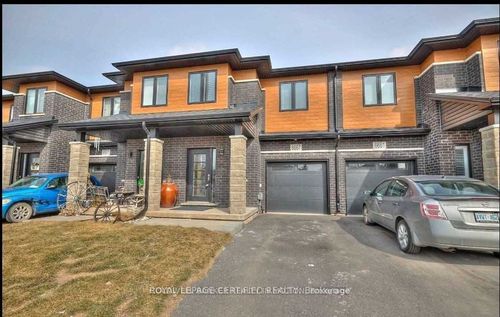 6667 Cropp St, Niagara Falls, ON, L2E0B7 | Card Image