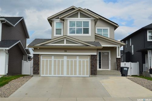 118 Stromberg Cres, House with 3 bedrooms, 3 bathrooms and 5 parking in Saskatoon SK | Card Image