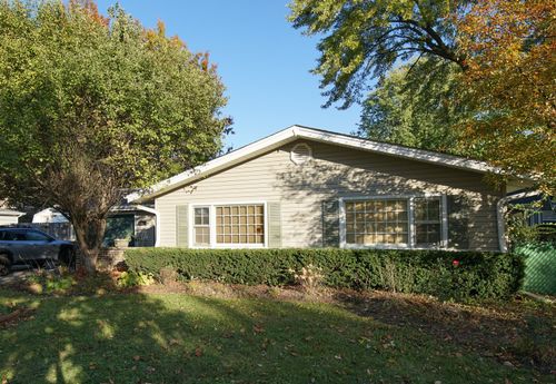 1 N Sycamore Ln, North Aurora, IL, 60542-1540 | Card Image