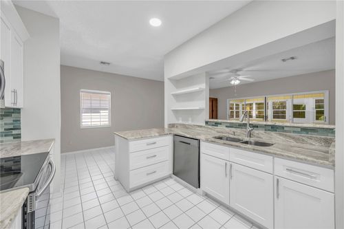 374 Hawthorne Ln, Vero Beach, FL, 32962-7338 | Card Image