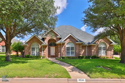 View of front of house featuring a front lawn | Image 1