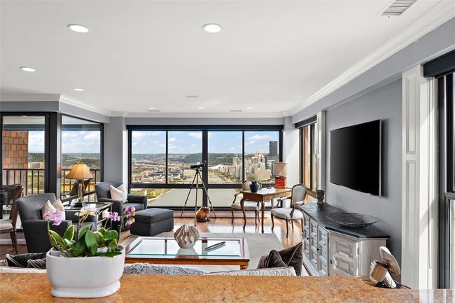 APT-1102 - 1700 Grandview Ave, Condo with 2 bedrooms, 2 bathrooms and 2 parking in Mt Washington PA | Image 13