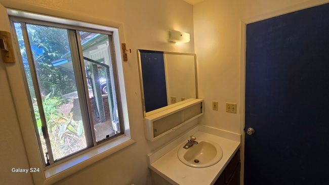 Ventilation Bath WIndow | Image 14