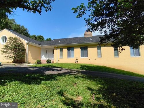 901 Walker Rd, GREAT FALLS, VA, 22066-1915 | Card Image