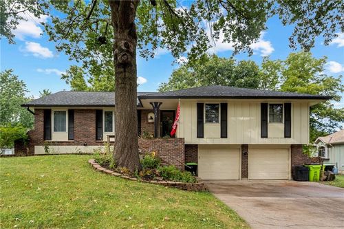 2004 Maverick Trl, Harrisonville, MO, 64701-1546 | Card Image