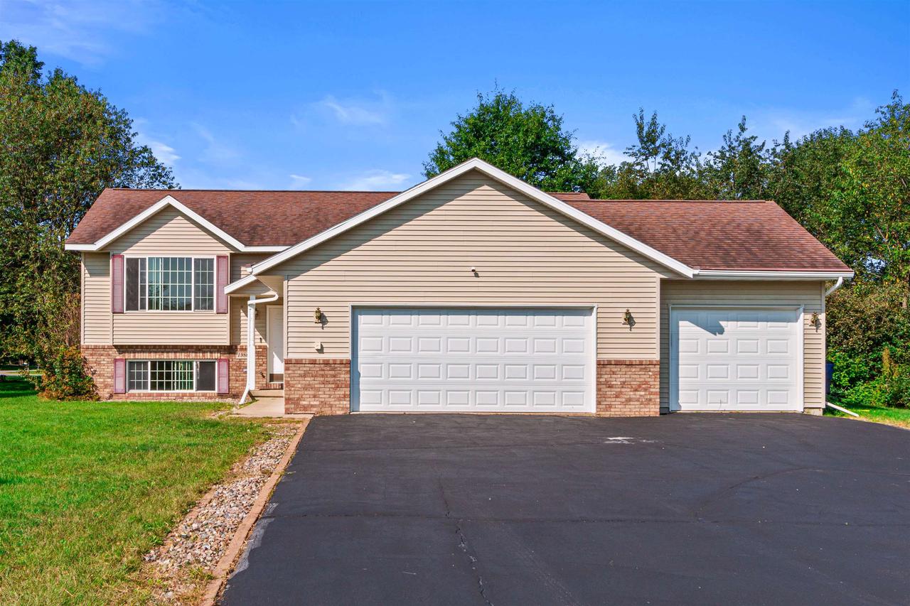 Woodcrest Cir, Kronenwetter, WI 54455