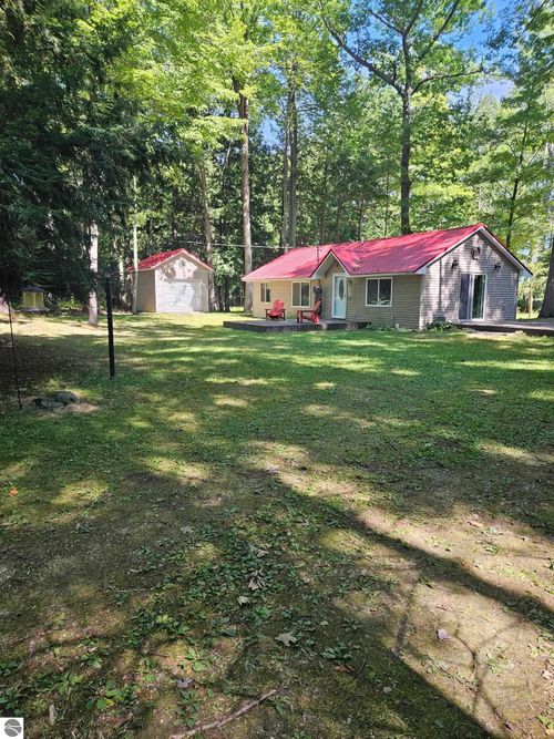 32 N Deer Run Trl, Au Gres, MI, 48703-9734 | Card Image