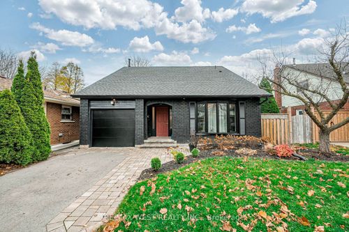 680 Powell Crt, Burlington, ON, L7R3E8 | Card Image