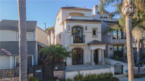 525 15th St, Huntington Beach, CA, 92648-4045 | Card Image