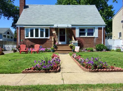 20 Iris Ave, Merrick, NY, 11566-1110 | Card Image