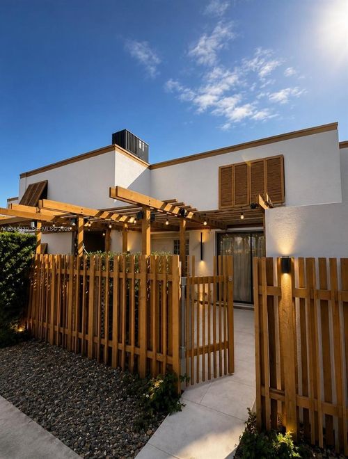 1758 Sw 131st Place Cir S, Miami, FL, 33175-1200 | Card Image
