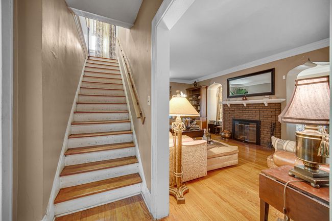 UPSTAIRS TO BEDROOMS | Image 12