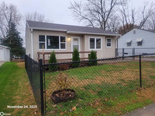 808 E Woodland Ave, Ottumwa, IA, 52501-2145 | Card Image