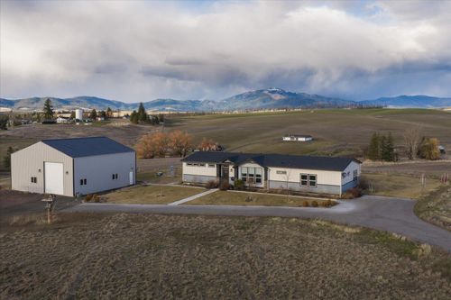 605 E B St, Rockford, WA, 99030 | Card Image