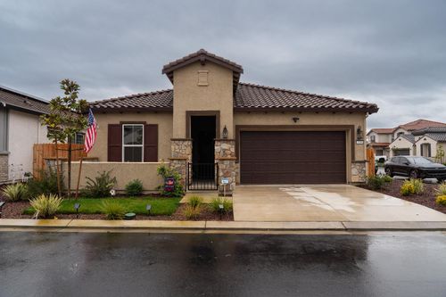 2039 Carmel Ranch Cir, Oakdale, CA, 95361-7664 | Card Image