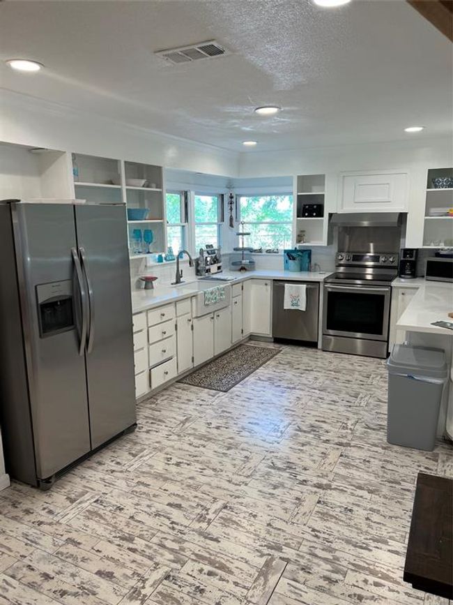 1436 Tx 124, House other with 3 bedrooms, 2 bathrooms and null parking in High Island TX | Image 5
