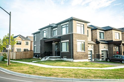 135 Av Micklefield, Whitby, ON, L1P0L3 | Card Image