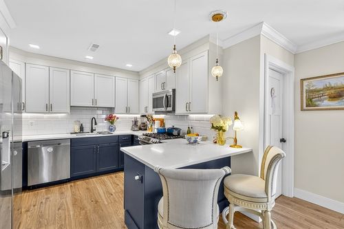 402-1721 Centre St, Boston, MA, 02132 | Card Image