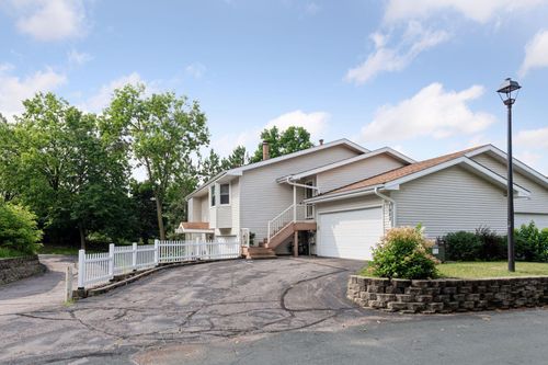 7942 Timber Lake Dr, Eden Prairie, MN, 55347-1137 | Card Image