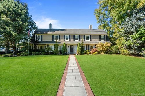 22 Nassau Blvd, Garden City, NY, 11530-5640 | Card Image
