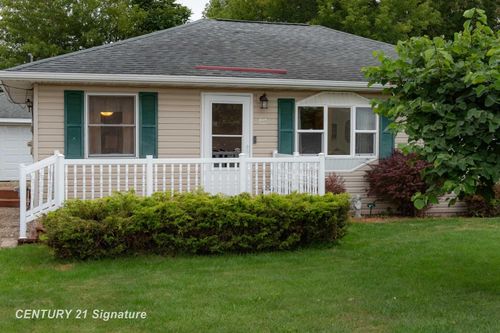 418 S Jennings St, Pinconning, MI, 48650-9311 | Card Image