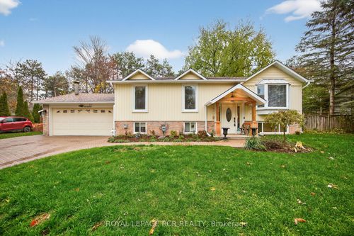 17 Pine Park Blvd, Everett, ON, L0M1J0 | Card Image