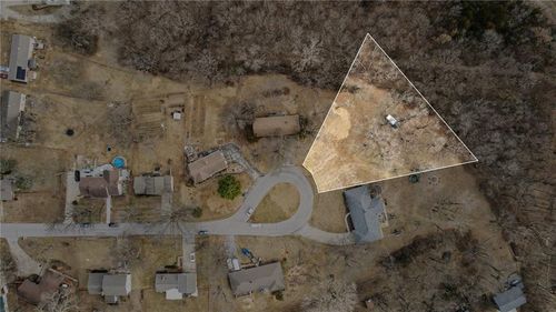 6501 Nw Valley View St, Parkville, MO, 64152-3050 | Card Image