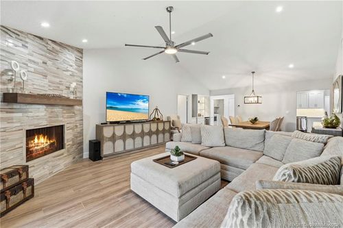 8-64-164 Se Crestwood Cir, Stuart, FL, 34997-7430 | Card Image